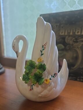 Vintsge Luster Color Ceramic Swan Planter with Floral Detail